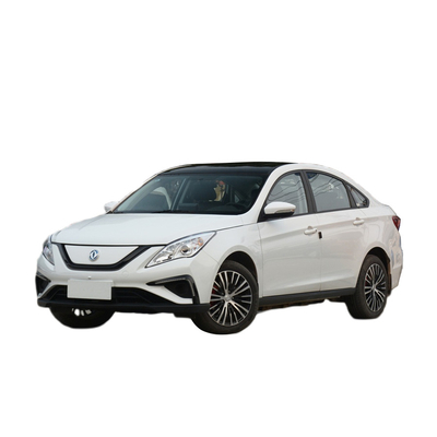 DONGFENG Pure EV Pojazdy elektryczne 5-osobowy samochód NEDC 415KM Przebieg pojedynczego silnika