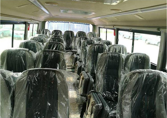 Off Road Tire Żołnierze Autobus transportowy Pojazdy wojskowe Las 6x6 Autobus pasażerski 190HP 30 miejsc