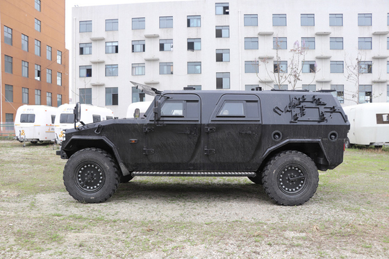 Kuloodporna karoseria Niestandardowy terenowy pojazd wojskowy 6-osobowy pojazd szturmowy 4x4