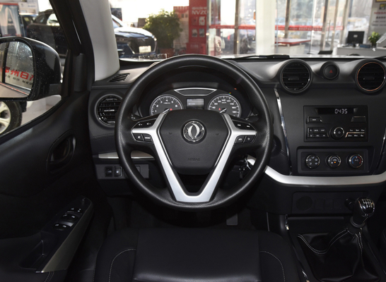 Napęd na dwa koła 4-drzwiowy SUV Pickup 5 miejsc 1.8L benzyna Turbo MAX Prędkość 160 km/h
