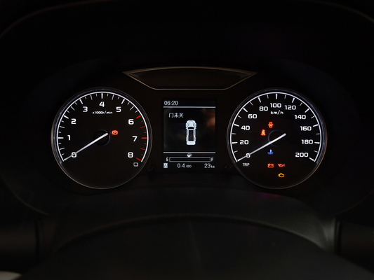 Napęd na dwa koła 4-drzwiowy SUV Pickup 5 miejsc 1.8L benzyna Turbo MAX Prędkość 160 km/h