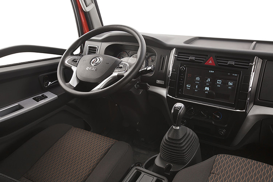1730 mm Szerokość Dongfeng Lekka ciężarówka towarowa DMC 3,5 T - 4,5 T Kabina Silnik NISSAN