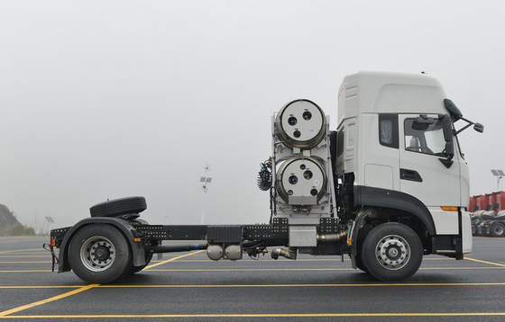 Transport towarów LNG CNG Ciągnik Przyczepa 500HP Silnik Masa trakcyjna 32,4 ton