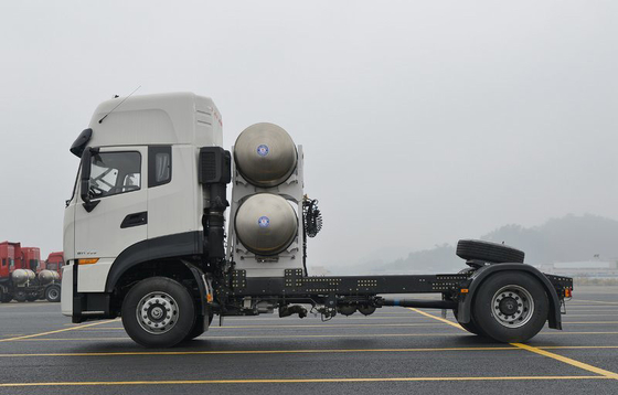 Transport towarów LNG CNG Ciągnik Przyczepa 500HP Silnik Masa trakcyjna 32,4 ton