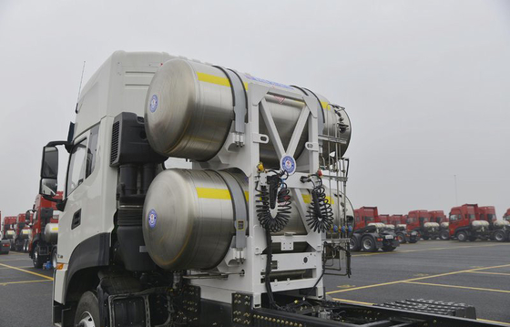 Transport towarów LNG CNG Ciągnik Przyczepa 500HP Silnik Masa trakcyjna 32,4 ton