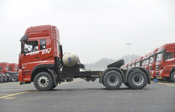 Masa trakcyjna 40 ton Wózki transportowe LNG 6x4 Ciągnik o dużej pojemności skokowej