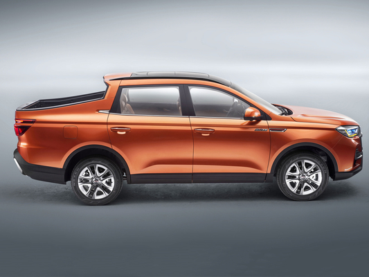 Domowy 4-drzwiowy SUV Pickup 8AT 224HP Benzyna Power Skórzane fotele Reflektory LED